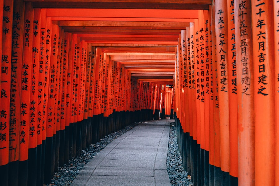 Túnel de torii rojos del santuario Fushimi Inari, Kioto