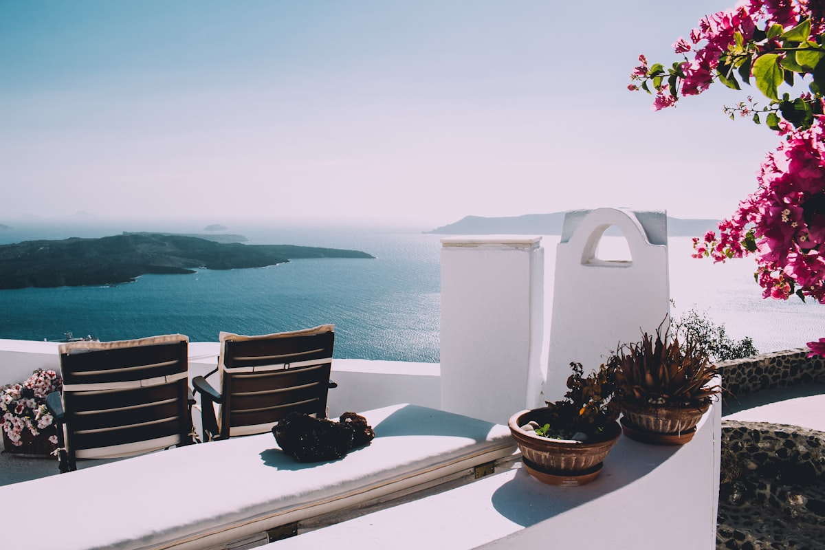 Terraza sobre la caldera de Santorini